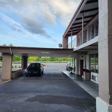 Econo Lodge Wytheville I-77 & I-81 Exterior photo