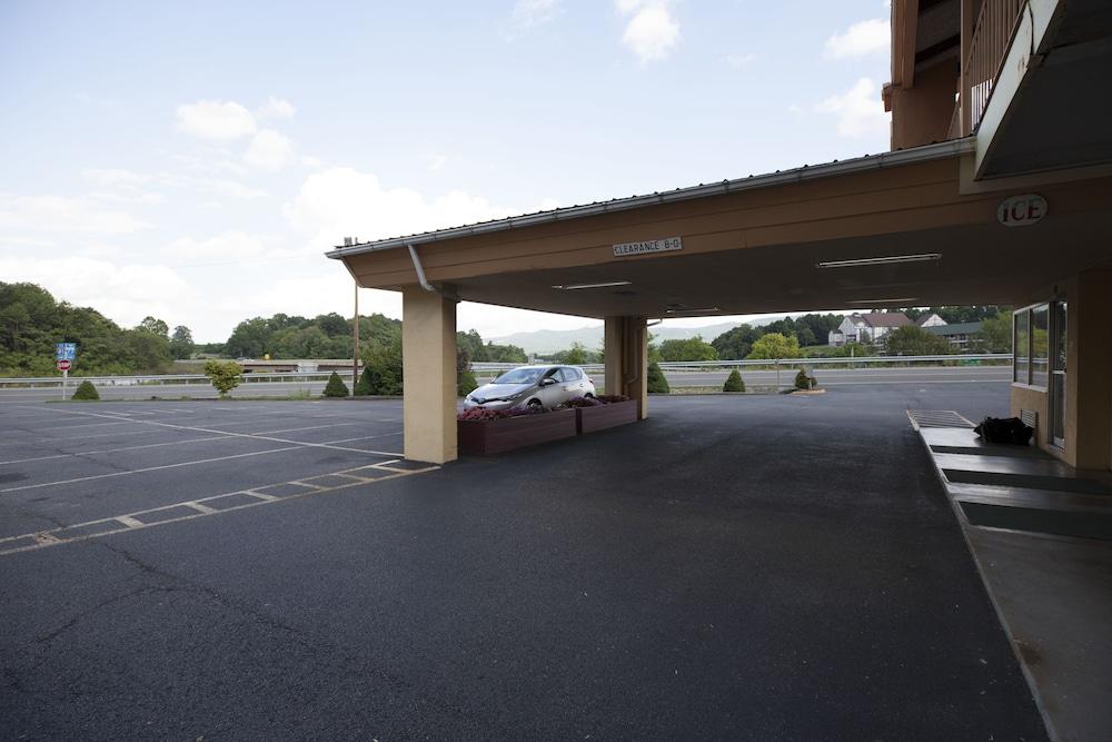 Econo Lodge Wytheville I-77 & I-81 Exterior photo