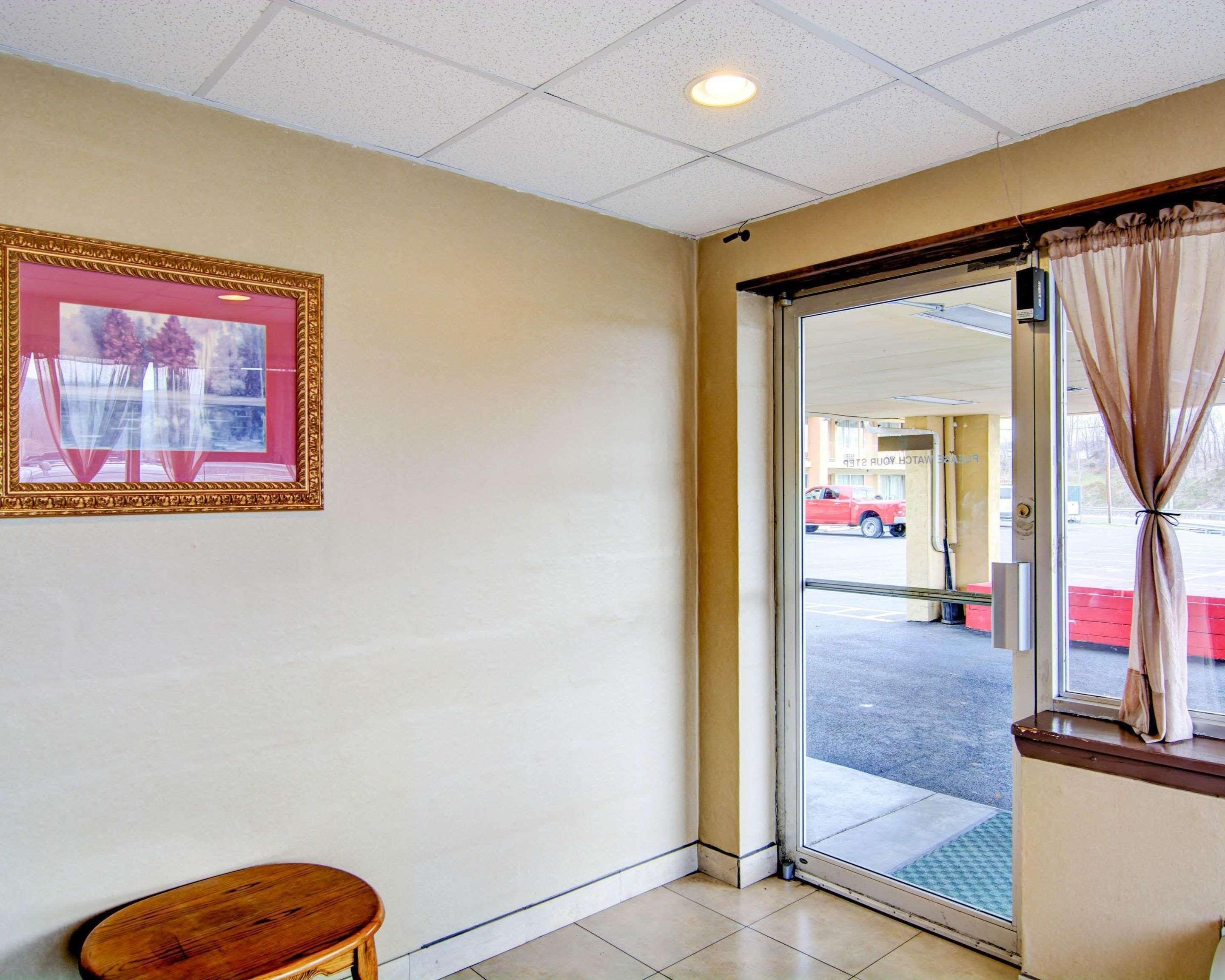 Econo Lodge Wytheville I-77 & I-81 Exterior photo