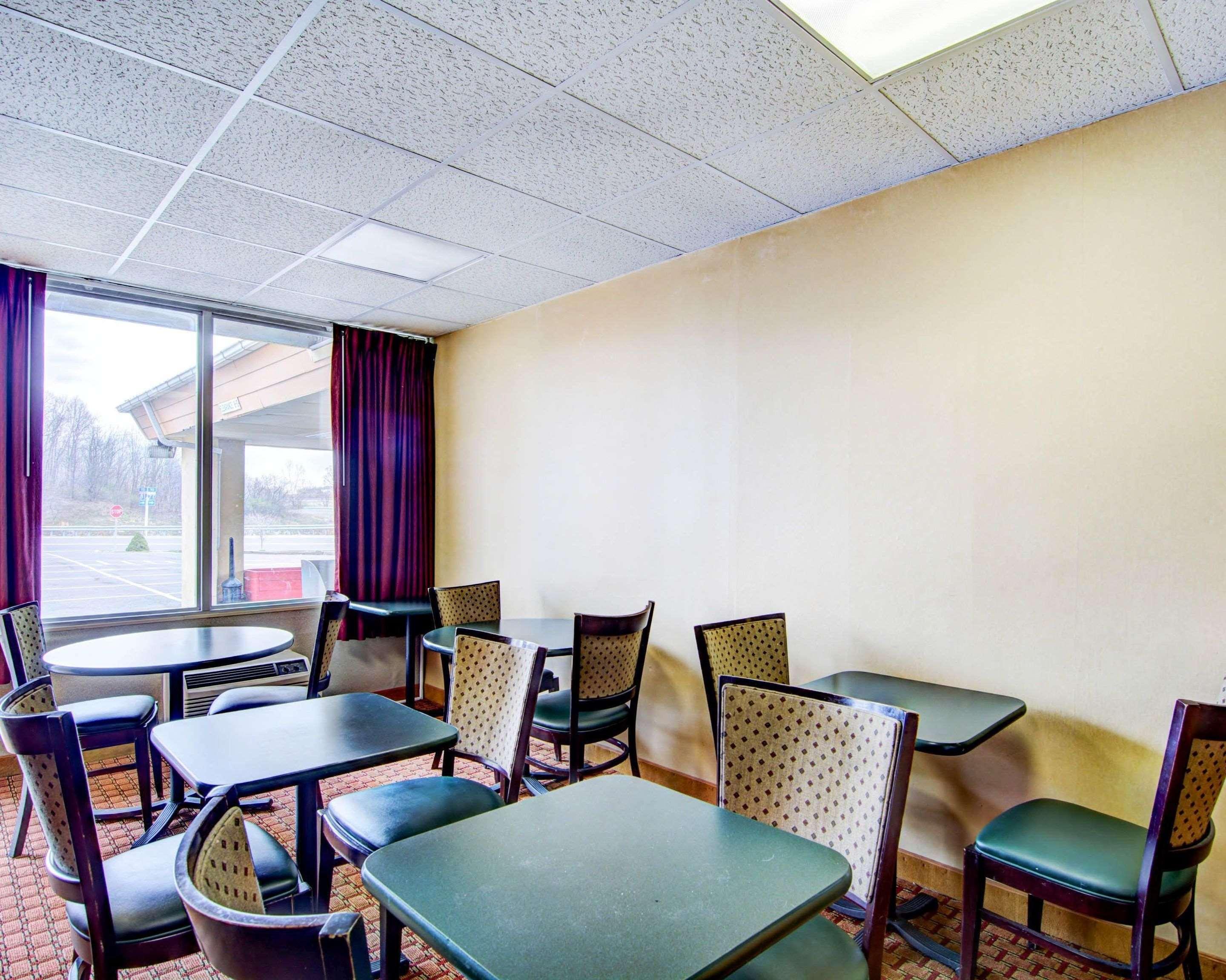 Econo Lodge Wytheville I-77 & I-81 Exterior photo