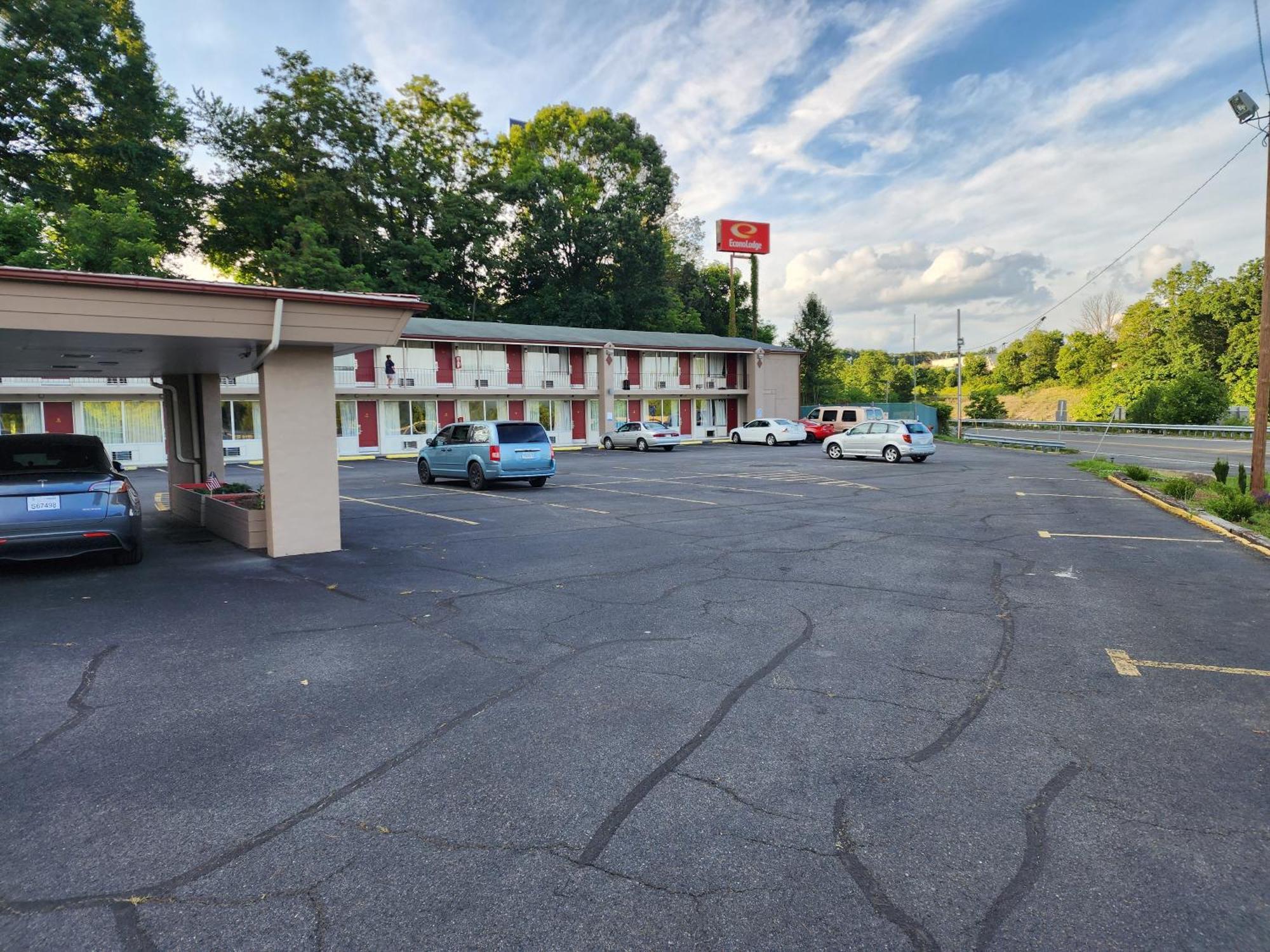 Econo Lodge Wytheville I-77 & I-81 Exterior photo